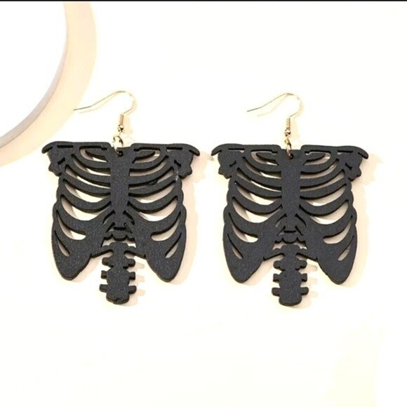 Wood carved black Skeleton ribcage shape earrings - Picture 1 of 2